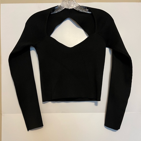 Pretty Little Thing Med. Rib fitted crop top sweater. - Picture 5 of 5